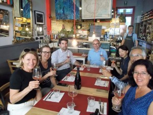 Italiano Porticando students enjoying a wine tasting at a local bar in Turin