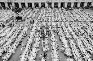 Cena in Bianco thousands eating together in Piazza San Carlo