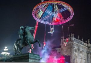 unique experience in turin with Cirko Vertigo performing live in Piazza Castello